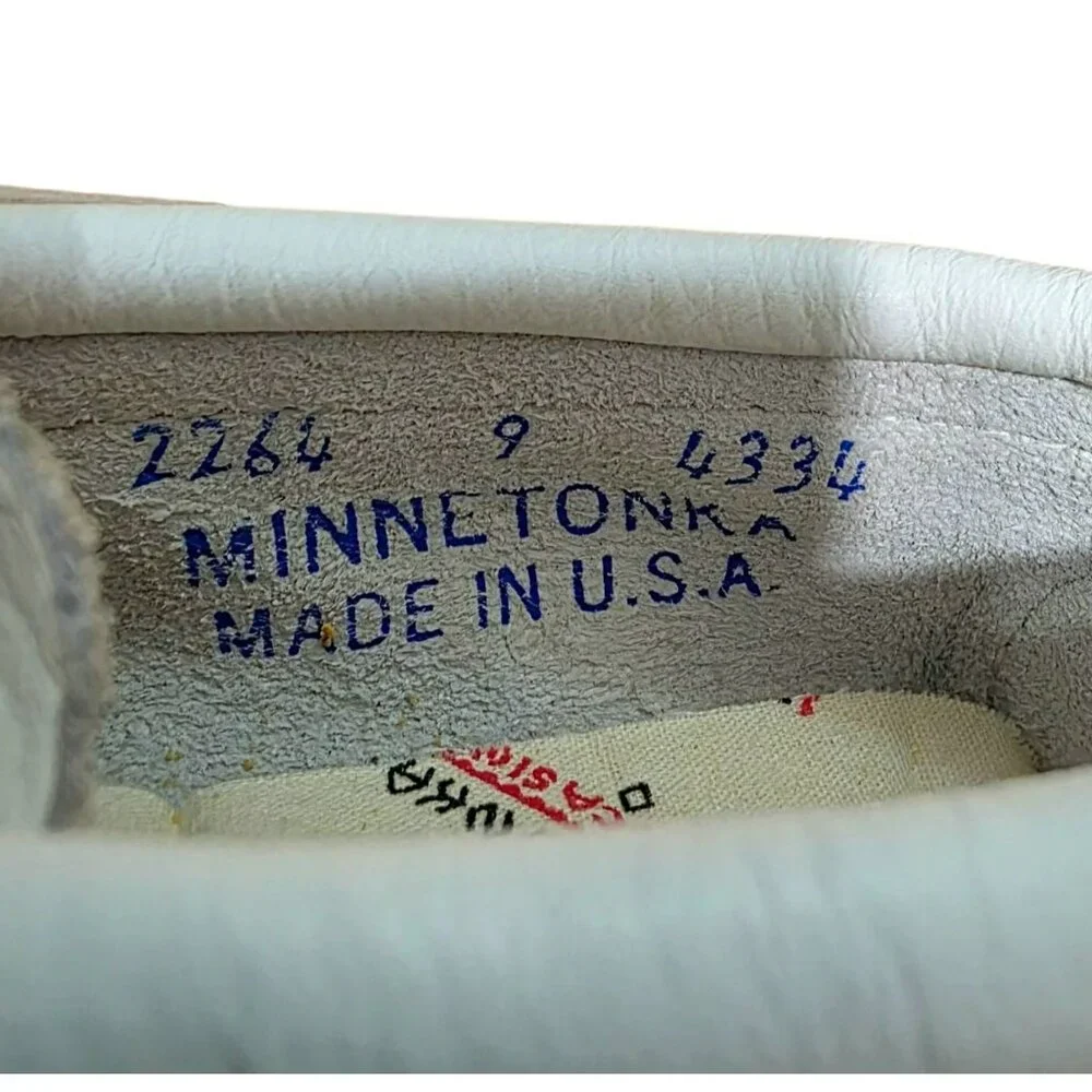 VTG Minnetonka White Leather Moccasins Small Kids 9 Shoes Indian Costume Moc USA